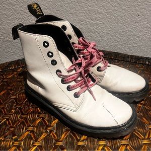 white dr martens with hello kitty laces